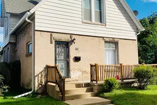 124 E 10th St, Michigan City, IN 46360 - Photo 2