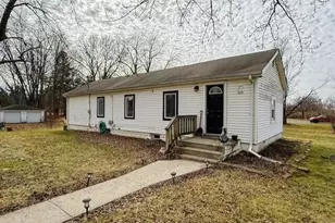 805 Sunset Dr, Kouts, IN 46347 - Photo 1