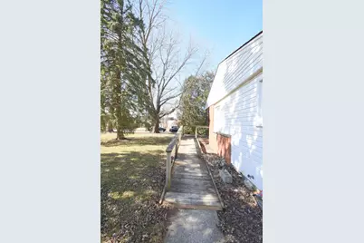 360 E Arnotts Drive, Rensselaer, IN 47978 - Photo 6