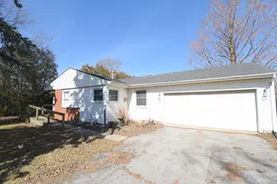 360 E Arnotts Dr, Rensselaer, IN 47978 - Photo 4