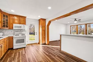 1700 Clayton St, Valparaiso, IN 46383 - Photo 8