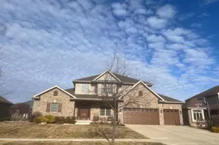 10406 Silver Maple Dr, Saint John, IN 46373 - Photo 2