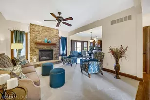 10406 Silver Maple Dr, Saint John, IN 46373 - Photo 12