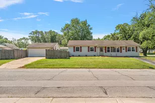 739 Eagle Creek Rd, Valparaiso, IN 46385 - Photo 1