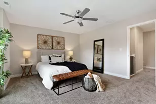 915 Paula Ct, Hobart, IN 46342 - Photo 20