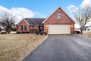 2122 Teakwood Cir, Highland, IN 46322 - Photo 2