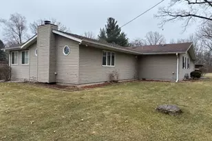 546 Gardenia St SE, Demotte, IN 46310 - Photo 8