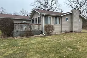 546 Gardenia St SE, Demotte, IN 46310 - Photo 6