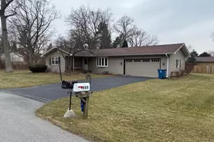 546 Gardenia St SE, Demotte, IN 46310 - Photo 2