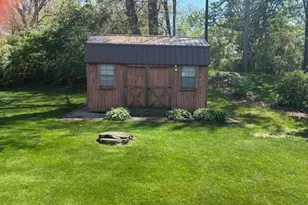546 Gardenia St SE, Demotte, IN 46310 - Photo 4