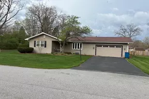 546 Gardenia St SE, Demotte, IN 46310 - Photo 1