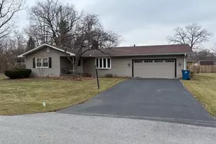 546 Gardenia St SE, Demotte, IN 46310 - Photo 1