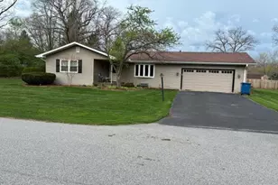 546 Gardenia St SE, Demotte, IN 46310 - Photo 2