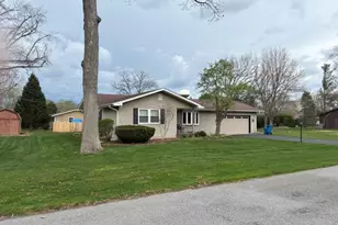 546 Gardenia St SE, Demotte, IN 46310 - Photo 10