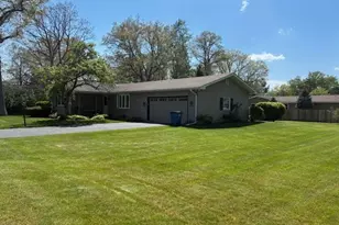 546 Gardenia St SE, Demotte, IN 46310 - Photo 2