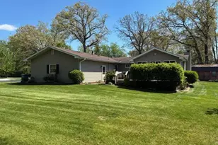 546 Gardenia St SE, Demotte, IN 46310 - Photo 6