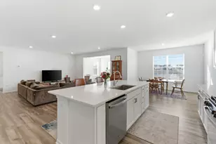 2215 E 109th Pl, Crown Point, IN 46307 - Photo 10