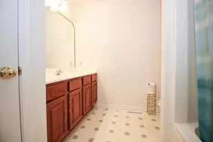 1281 Medlee Dr, Hobart, IN 46342 - Photo 18