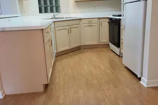 2720 Georgetowne Dr, Highland, IN 46322 - Photo 4