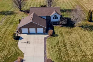 920 Plantation Rd, Valparaiso, IN 46385 - Photo 1