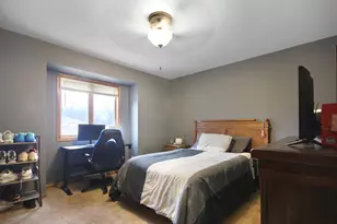 1421 Lakeview Dr, Schererville, IN 46375 - Photo 14