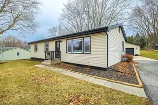 455 Marian Dr, Valparaiso, IN 46385 - Photo 2