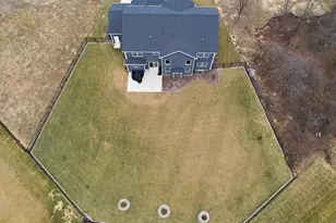 11200 Oak Ridge Ct, Crown Point, IN 46307 - Photo 2