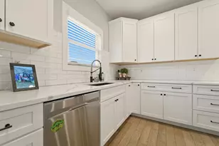 11200 Oak Ridge Ct, Crown Point, IN 46307 - Photo 8