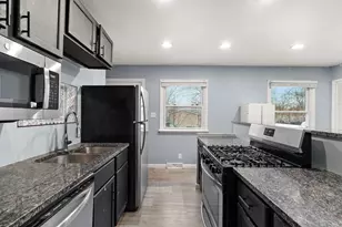 8014 Chase Pl, Merrillville, IN 46410 - Photo 4