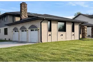 10043 Twin Creek Blvd, Munster, IN 46321 - Photo 2