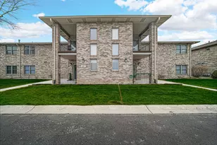 947 Oak Dr, Crown Point, IN 46307 - Photo 2