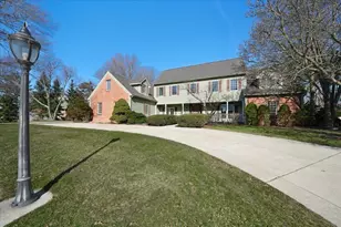 4202 Brentwood Dr, Valparaiso, IN 46383 - Photo 2