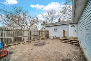 1517 E 174th St, Hammond, IN 46324 - Photo 4