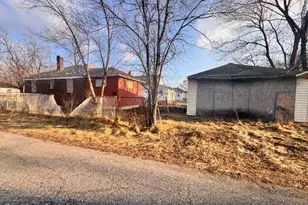 302 Lincoln St, Gary, IN 46402 - Photo 2