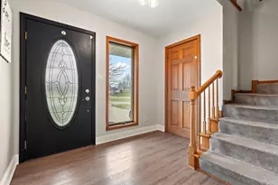 411 Forest View Dr, Valparaiso, IN 46385 - Photo 6