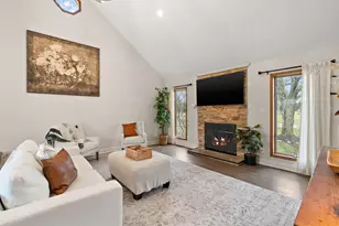 411 Forest View Dr, Valparaiso, IN 46385 - Photo 10