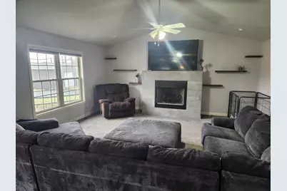 702 19th Street SE, Demotte, IN 46310 - Photo 2