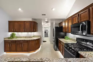 2304 Allison Cir, Valparaiso, IN 46383 - Photo 14