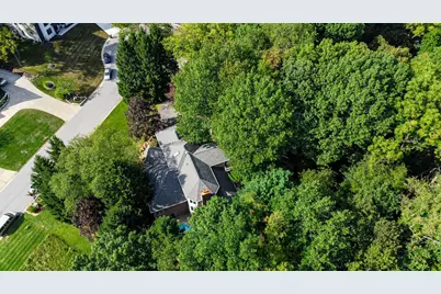 2102 Emmett Court, Valparaiso, IN 46385 - Photo 4