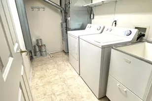 2741 Georgetowne Dr, Highland, IN 46322 - Photo 14