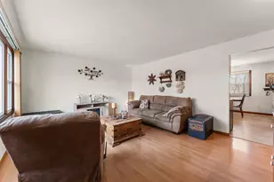 415 Sequoia Dr, Valparaiso, IN 46385 - Photo 6