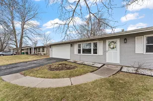 415 Sequoia Dr, Valparaiso, IN 46385 - Photo 2
