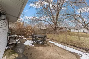 415 Sequoia Dr, Valparaiso, IN 46385 - Photo 18