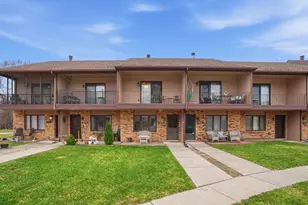 876 Jordan Cir, Schererville, IN 46375 - Photo 2