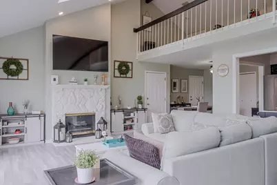 5065 Spinnaker Lane #E, Crown Point, IN 46307 - Photo 2