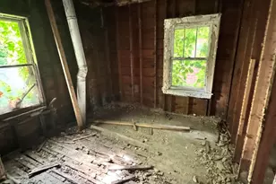 1072 Van Buren St, Gary, IN 46402 - Photo 4