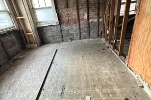 1072 Van Buren St, Gary, IN 46402 - Photo 10