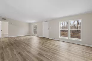 122 Top Flight Rd, Michigan City, IN 46360 - Photo 4