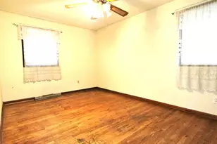 709 Porter St, Gary, IN 46406 - Photo 10