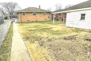 709 Porter St, Gary, IN 46406 - Photo 16